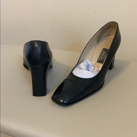 Shoes - Picture 3 of 3